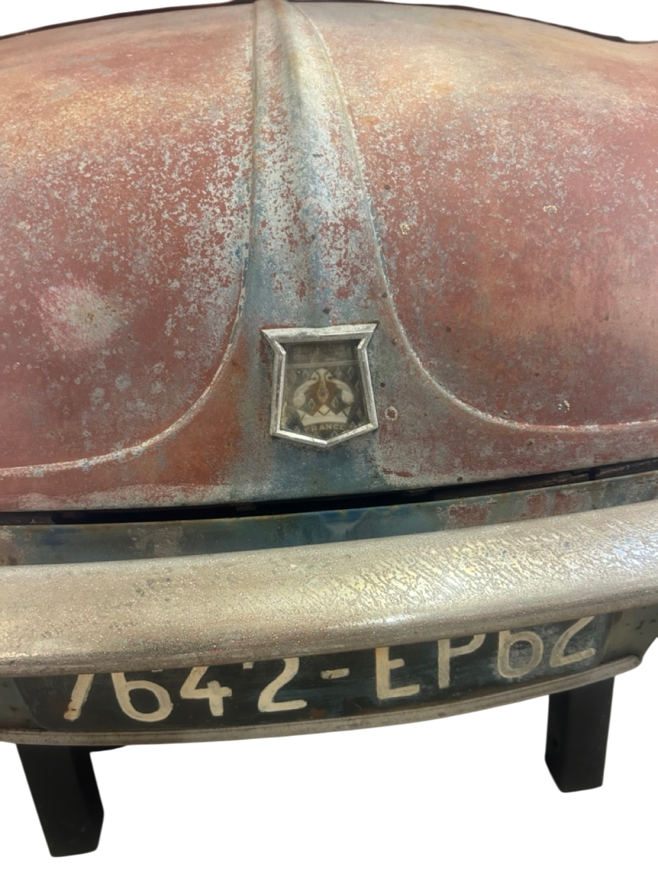 Avant de voiture ancienne Dauphine