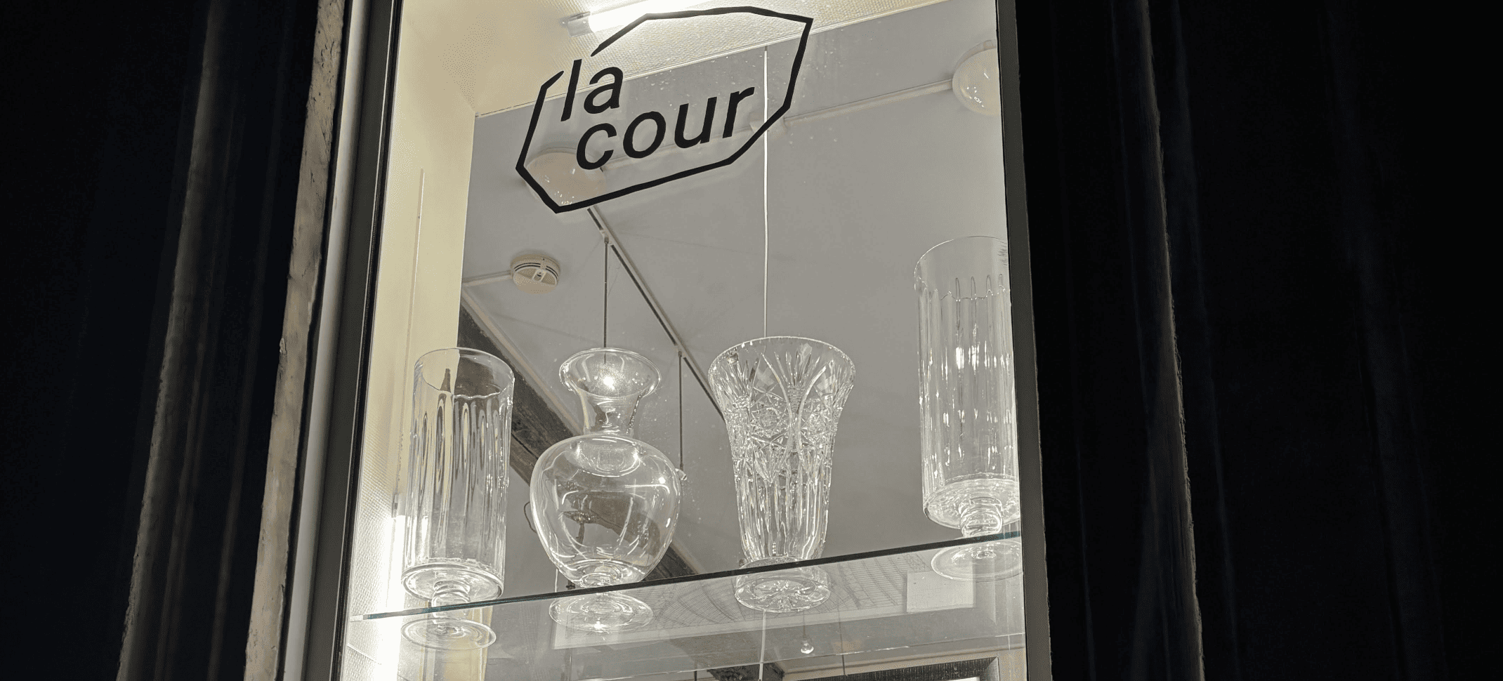 renaud art et antiquités vitrine chez la cour à Lille