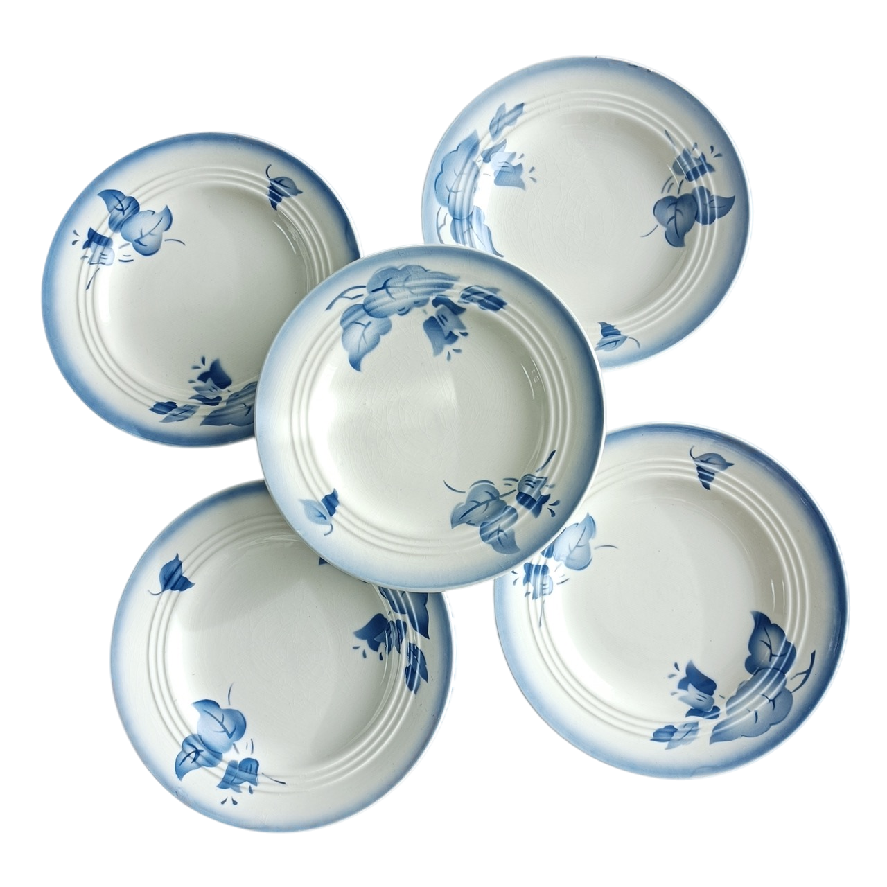 Ensemble de cinq assiettes à dessert