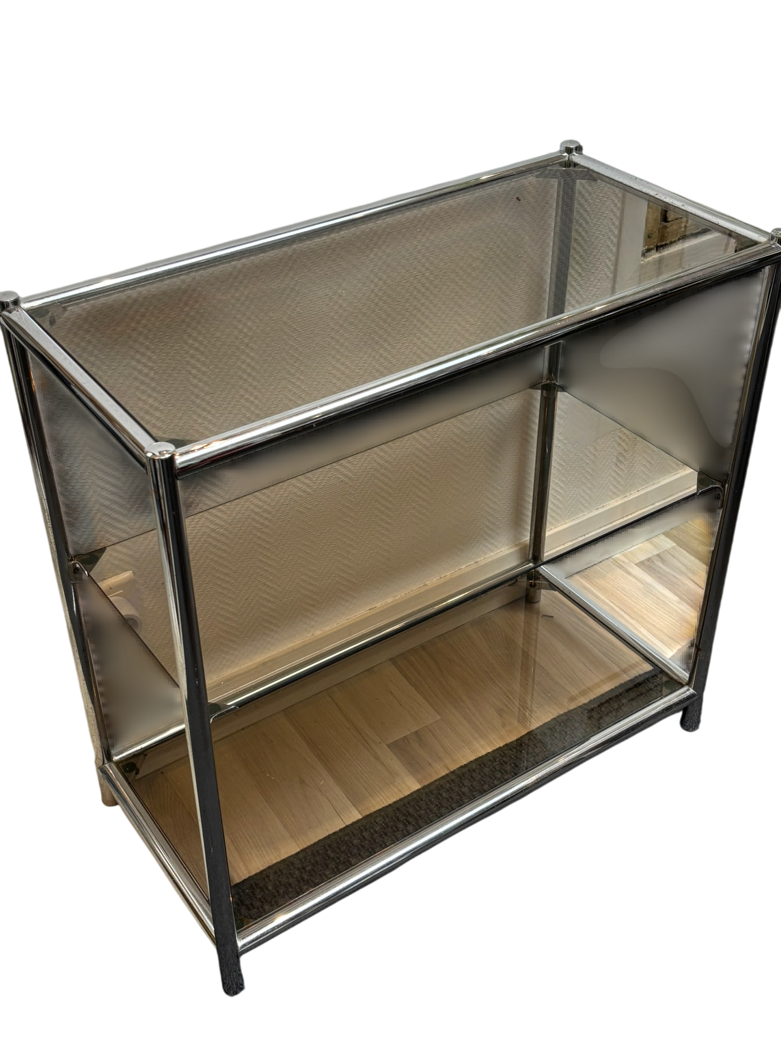 Meuble en verre et métal chromé