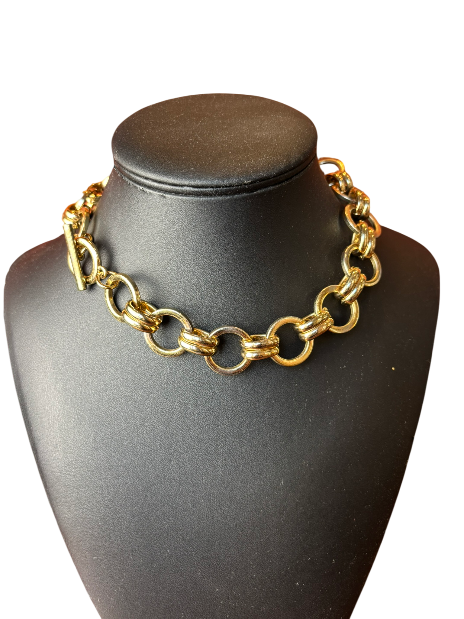 Collier en métal doré