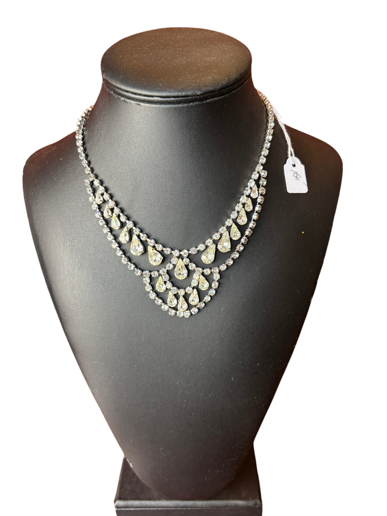 Collier avec pierres brillantes