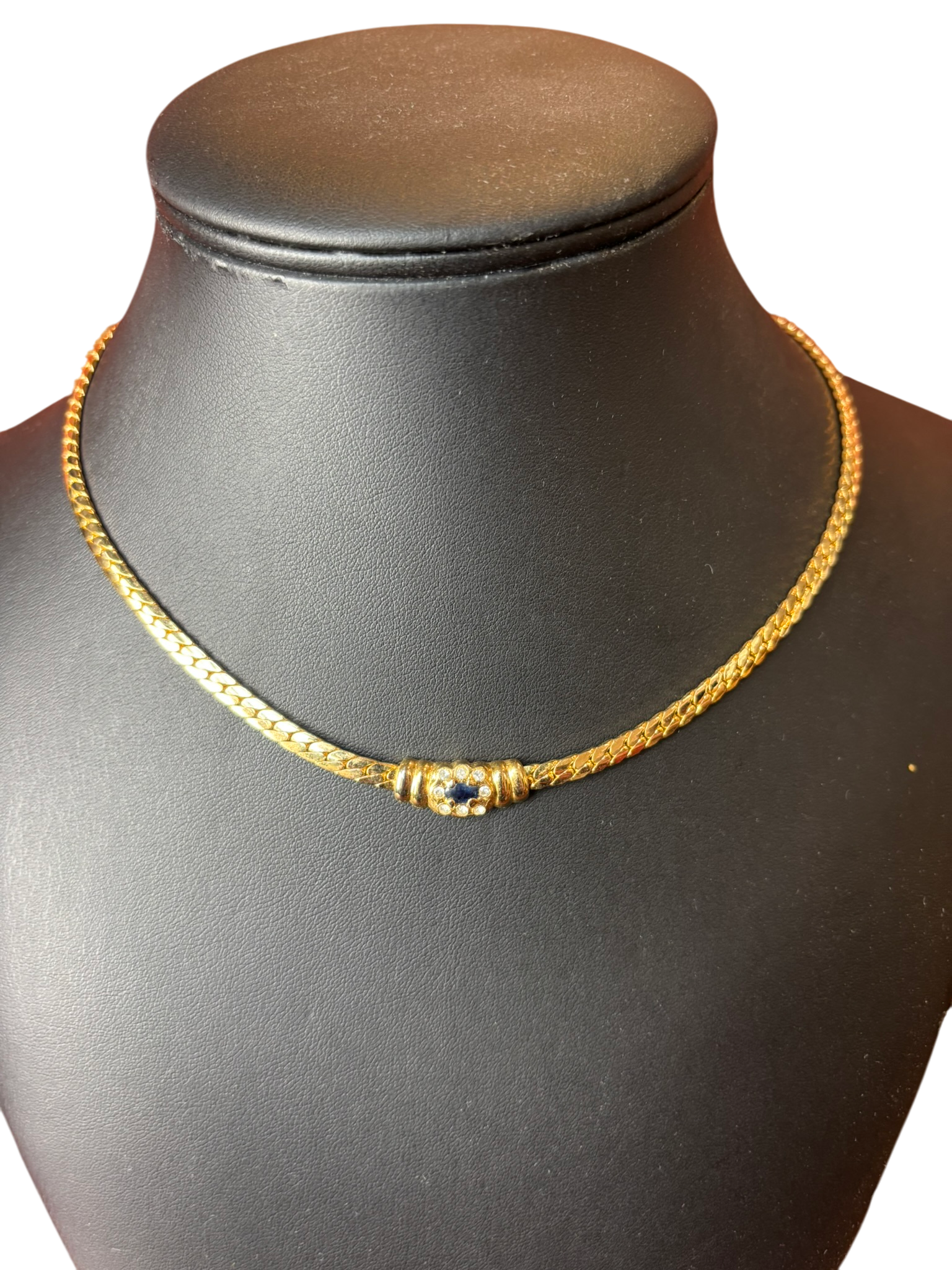 Collier en métal doré