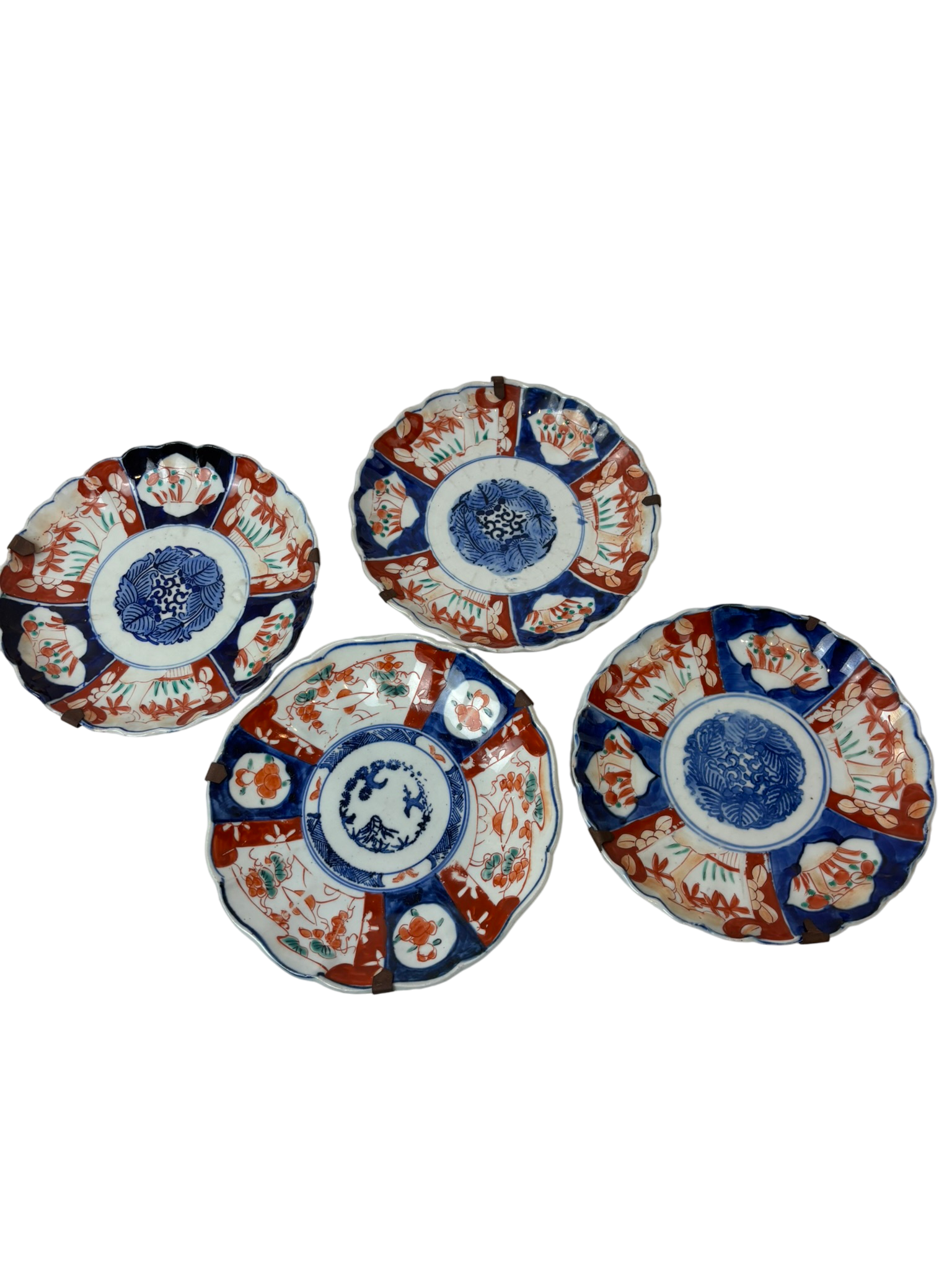Set de quatre assiettes japonaises Imari