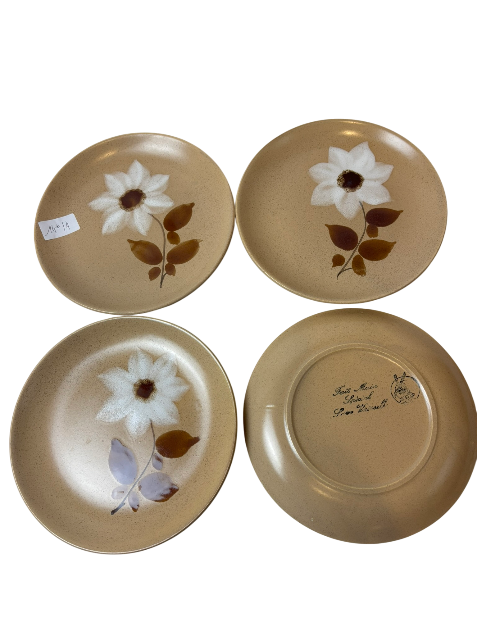 Ensemble de quatre assiettes en céramique vintage