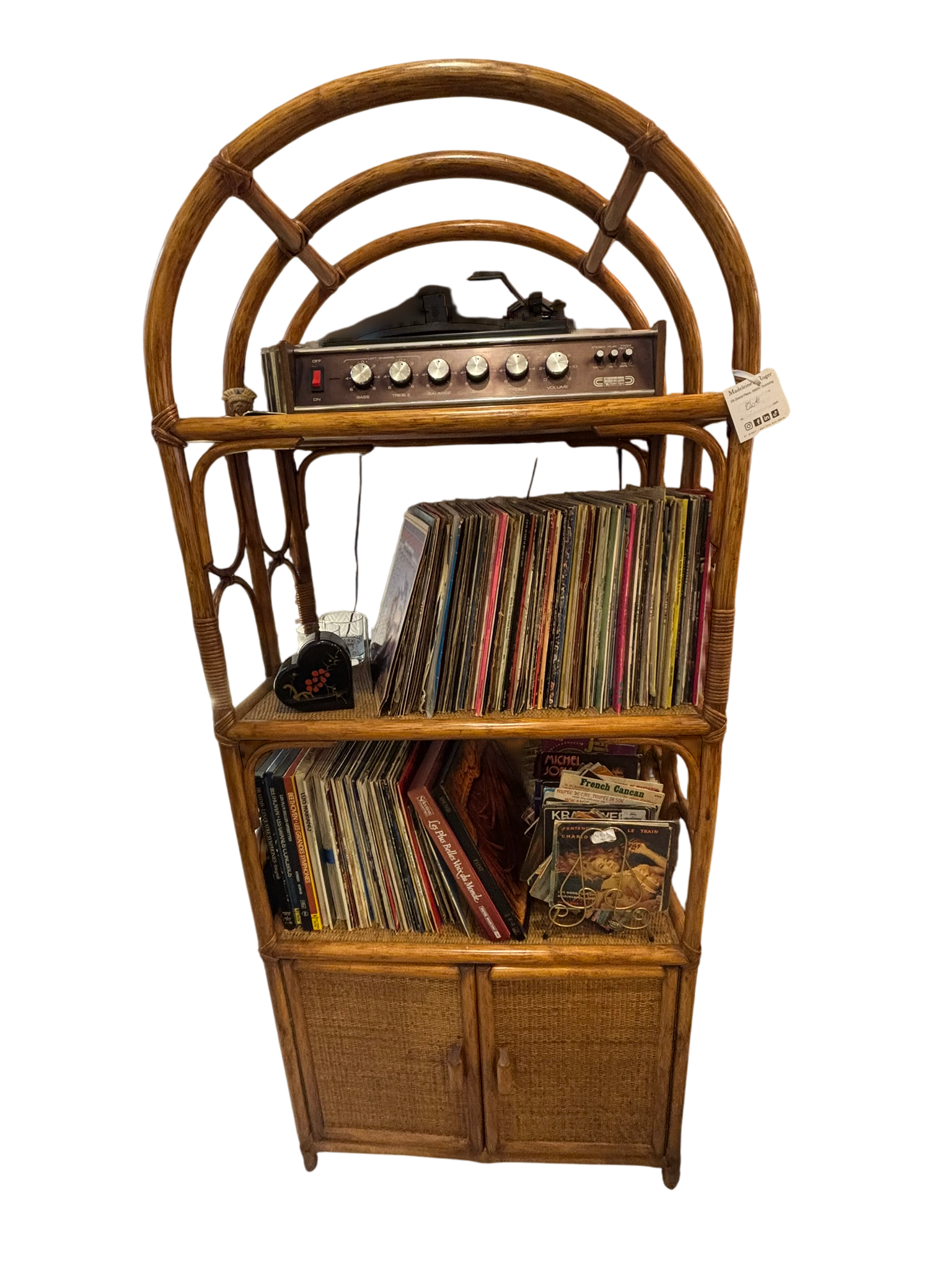 Meuble de rangement en osier vintage