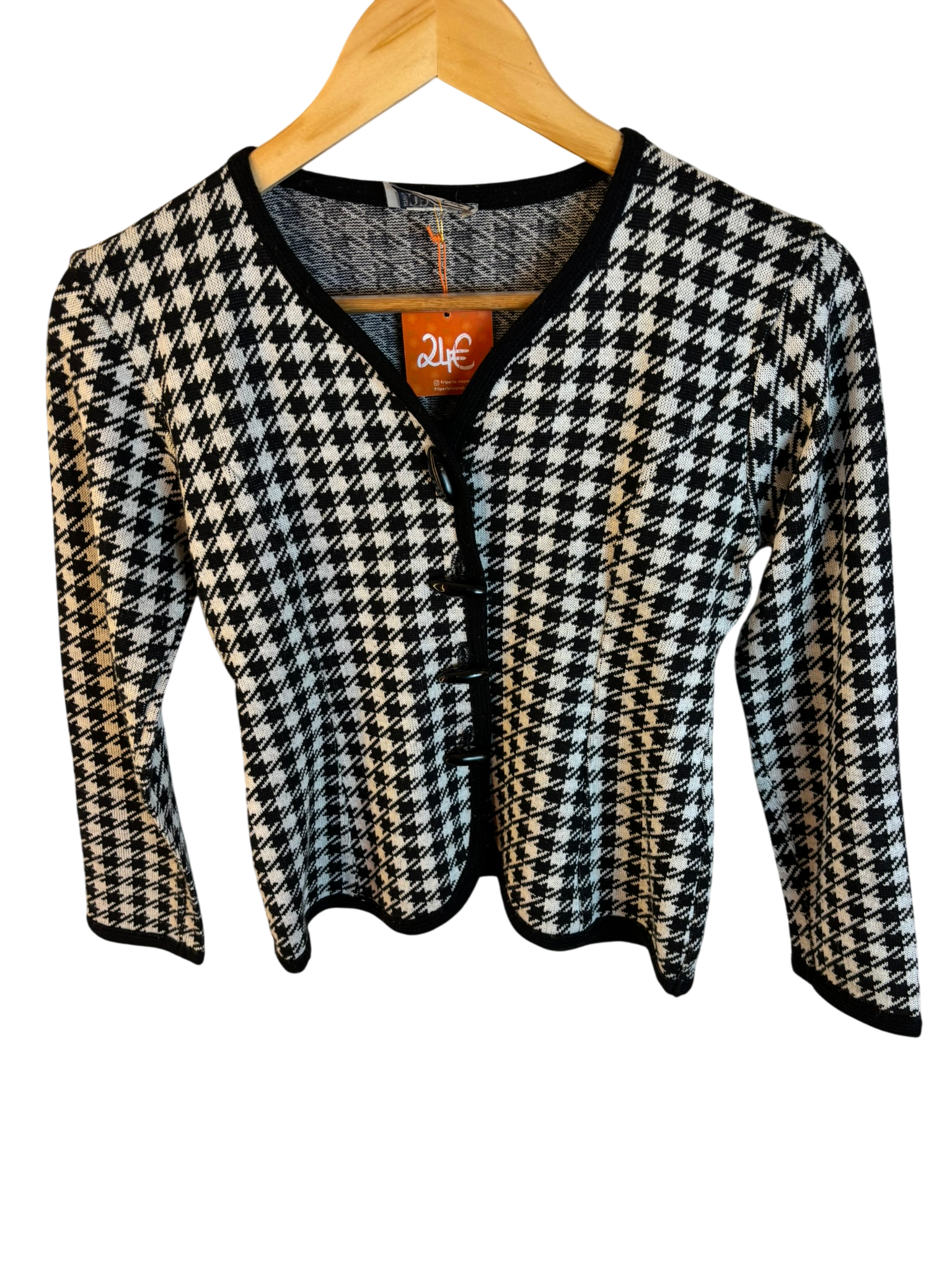 Veste chic noir et blanc