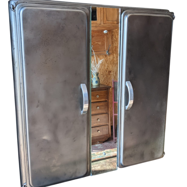 Armoire de toilette vintage en métal